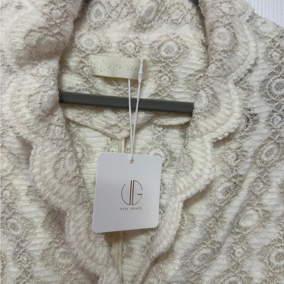 Chic Long Sleeve Lace Dress in Cream - Picture 3 of 4